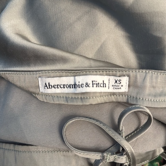 Abercrombie Square Neck Satin Maxi Dress Light Green Sz XS - Picture 4 of 4